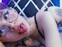 Raventh_ লাইভ XXX চ্যাট