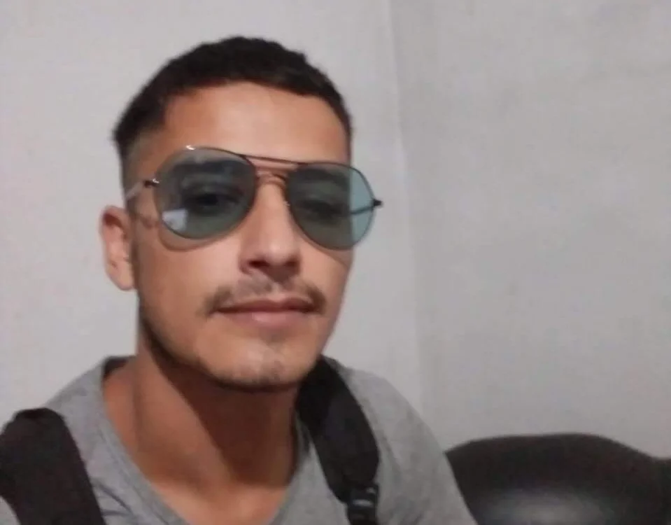 Huguito2221's Offline Chat Room