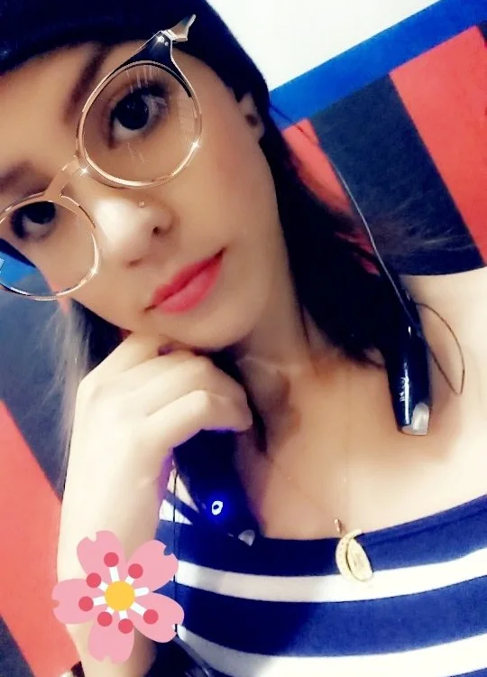 DeboraVergara's Offline Chat Room