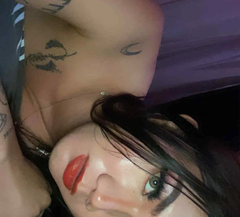 blowzy_sexy's Offline XXX Chat