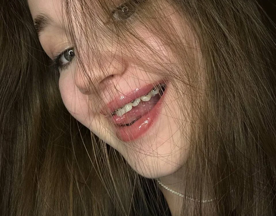 AmiLewis offline XXX-chat