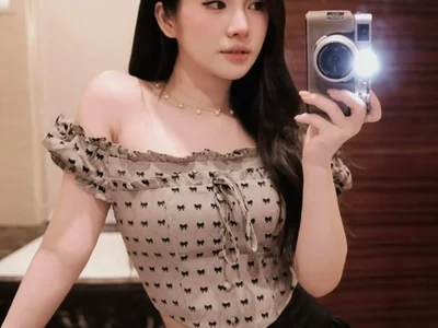 Nalya1 Female Vietnamese Live Cam Strip