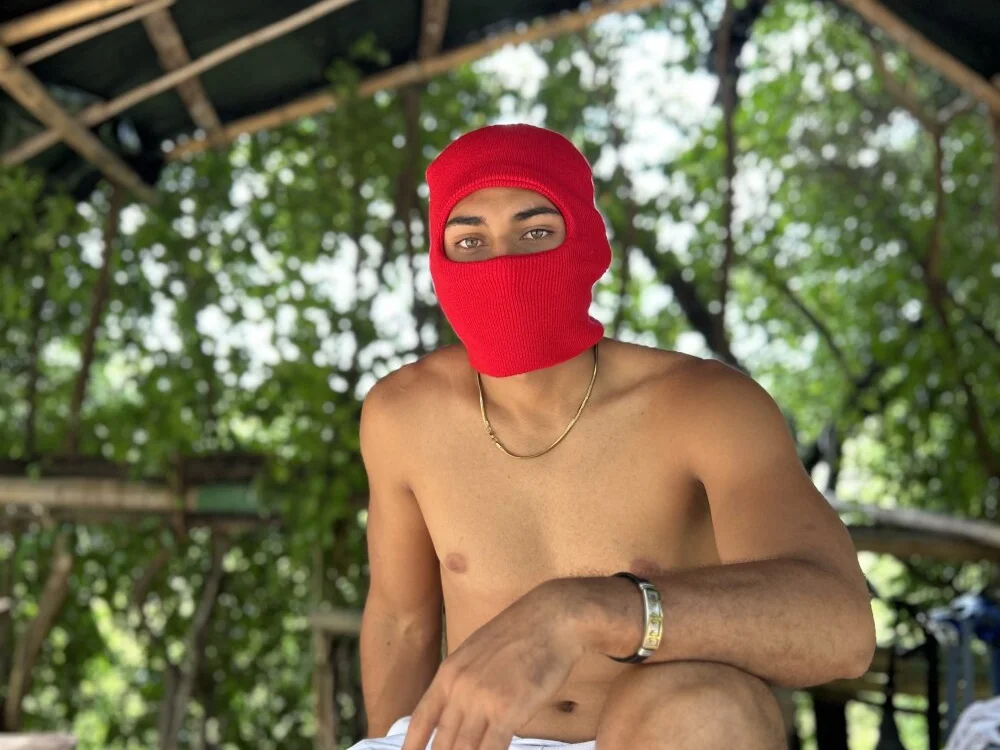 Leoonidas_38's Offline XXX Chat