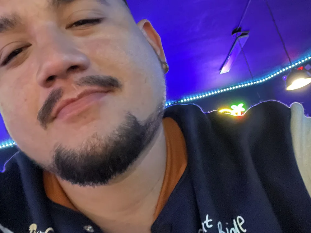 moisesk_D's Offline Chat Room