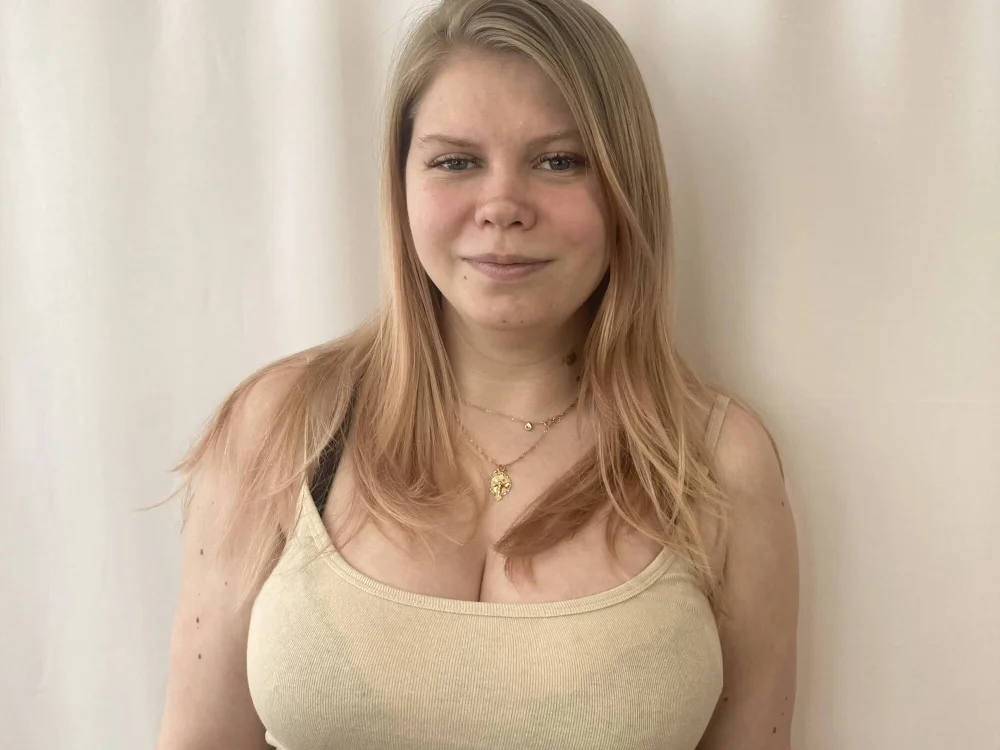 AgnesBlack offline chatrum
