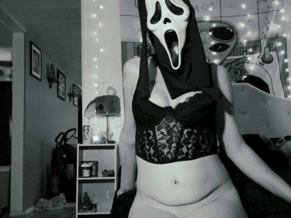 Sinister_Queen217 offline chatrum