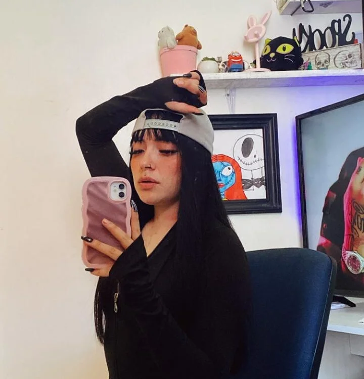 Eva_oli's Offline Chat Room