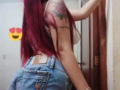 Megan-and-pool - live cam model