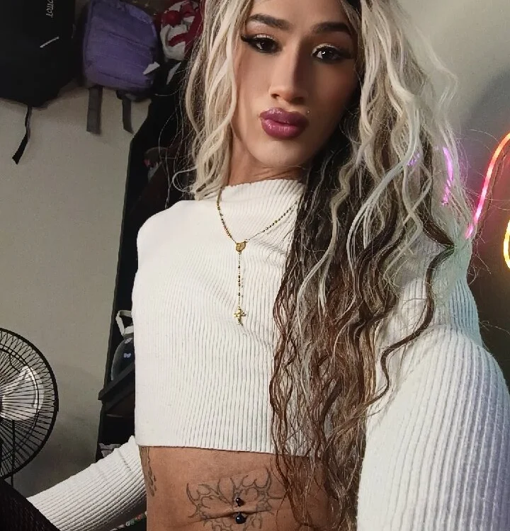 ValeriaGomezhot's Offline Chat Room