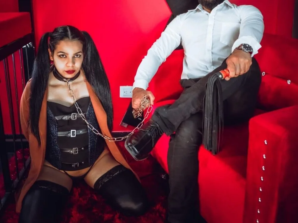 August-Sophie Offline XXX-chat