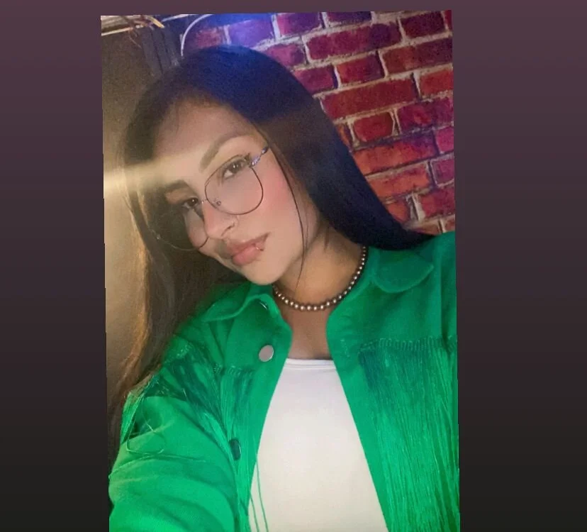 _Alessiaa's Offline Chat Room