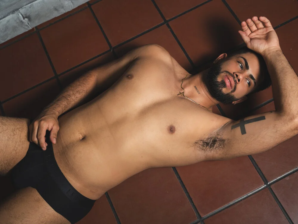 noah_crux offline XXX-chat