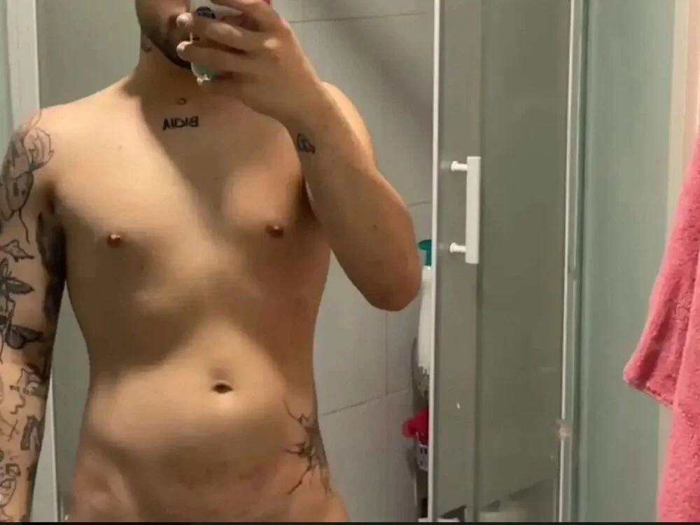 pietrosanchezz's Offline XXX Chat