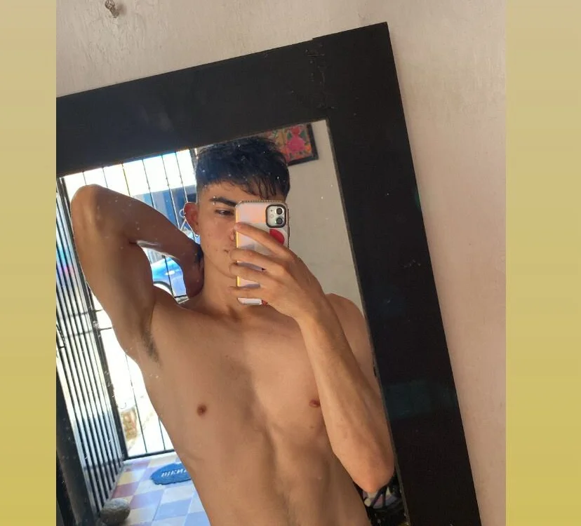 Myke_hotxxx's Offline XXX Chat