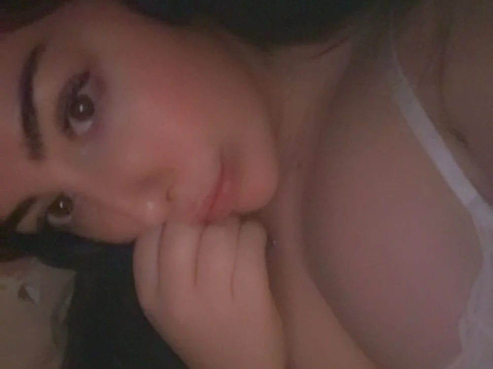 curvyslut01 Adlı Modelin Çevrimdışı XXX Sohbeti
