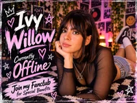 Model IvyWillow