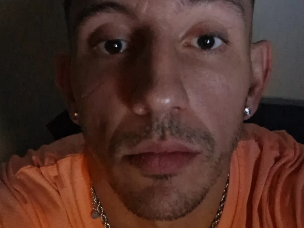 Couple_Hott@xh's Offline Chat Room