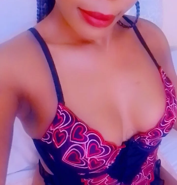 SluttyAssXX Offline Chatraum