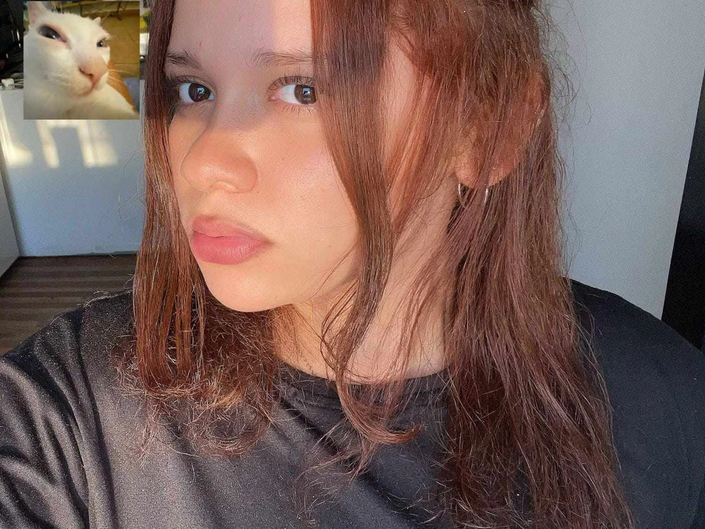 Juliana__01's Offline Chat Room