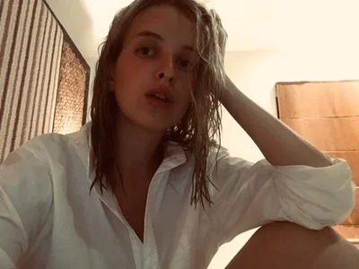 violet_blue_eyes profile