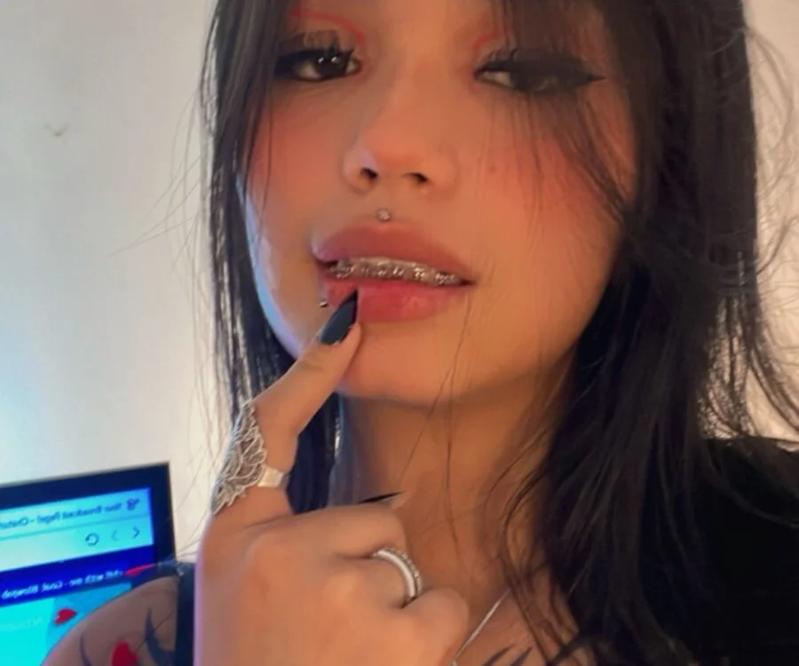 Evaa_rosee_'s Offline XXX Chat