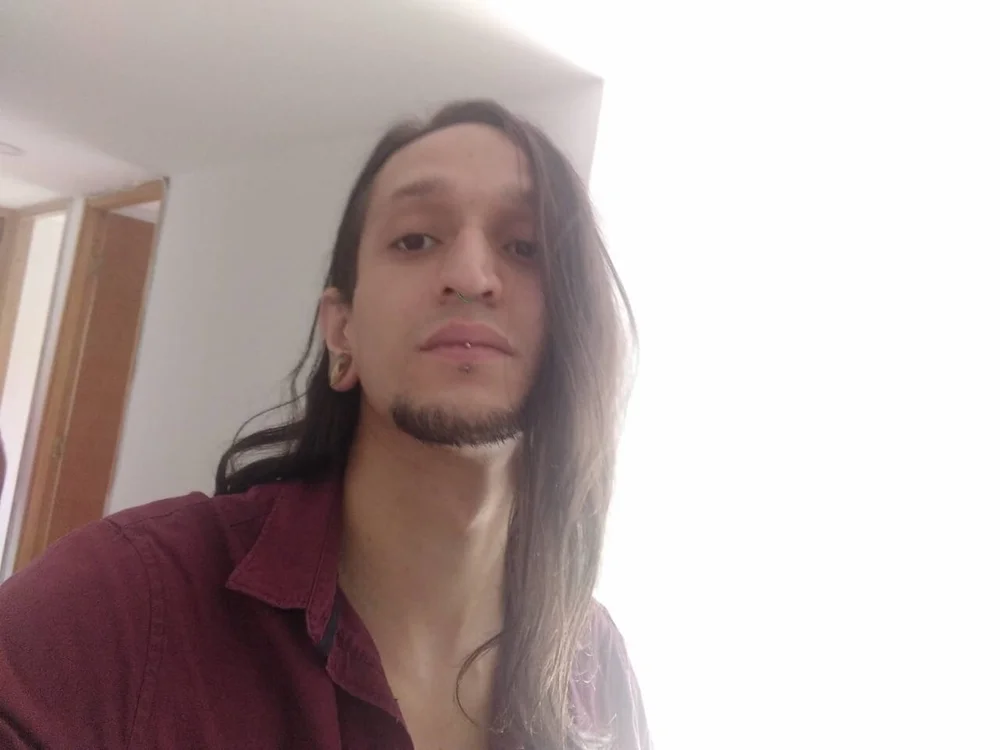 LEYTON_GONZALEZ offline chatrum
