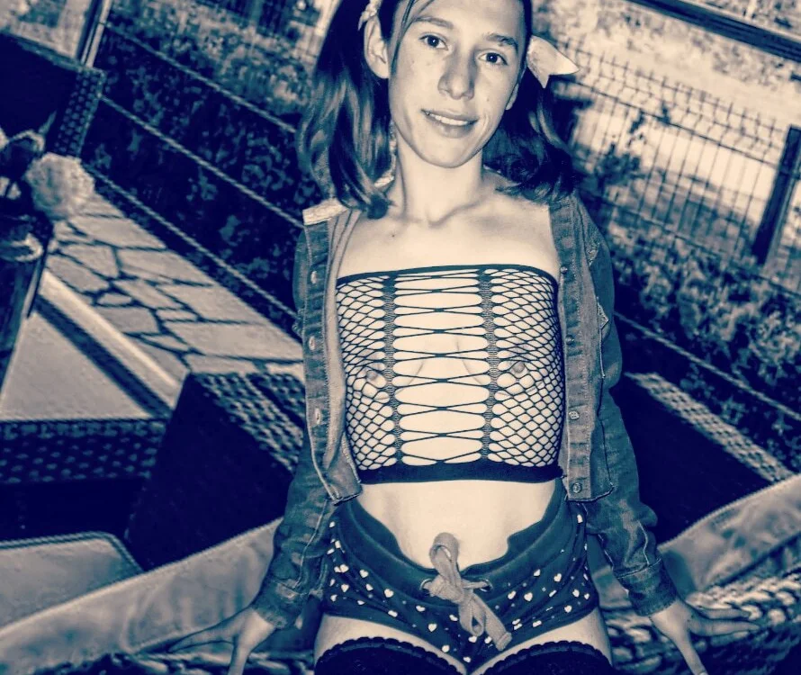 babylexx_18's Offline XXX Chat