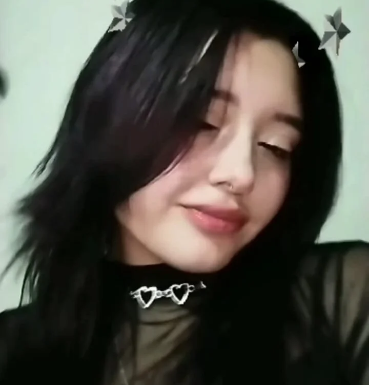 Kiara_snake's Offline Chat Room