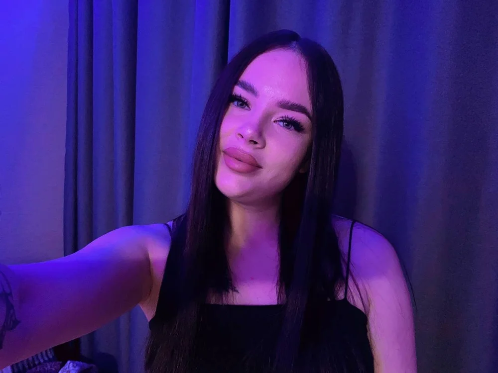 Leilla_Sweety's Offline Chat Room
