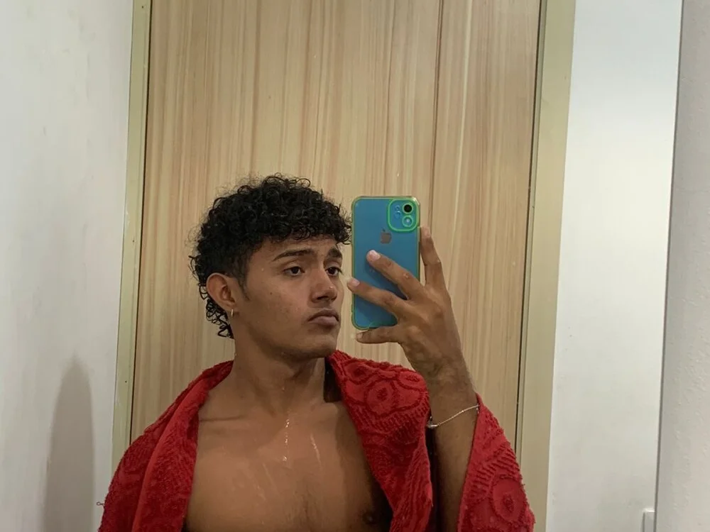 COUPLES_BOYSn Offline XXX chat