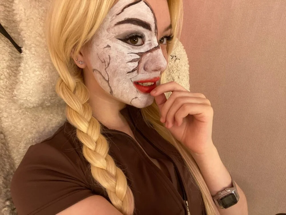 Flirty_lee Adlı Modelin Çevrimdışı XXX Sohbeti