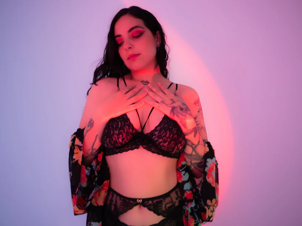 Agatha_Harknes' Offline Chat Room