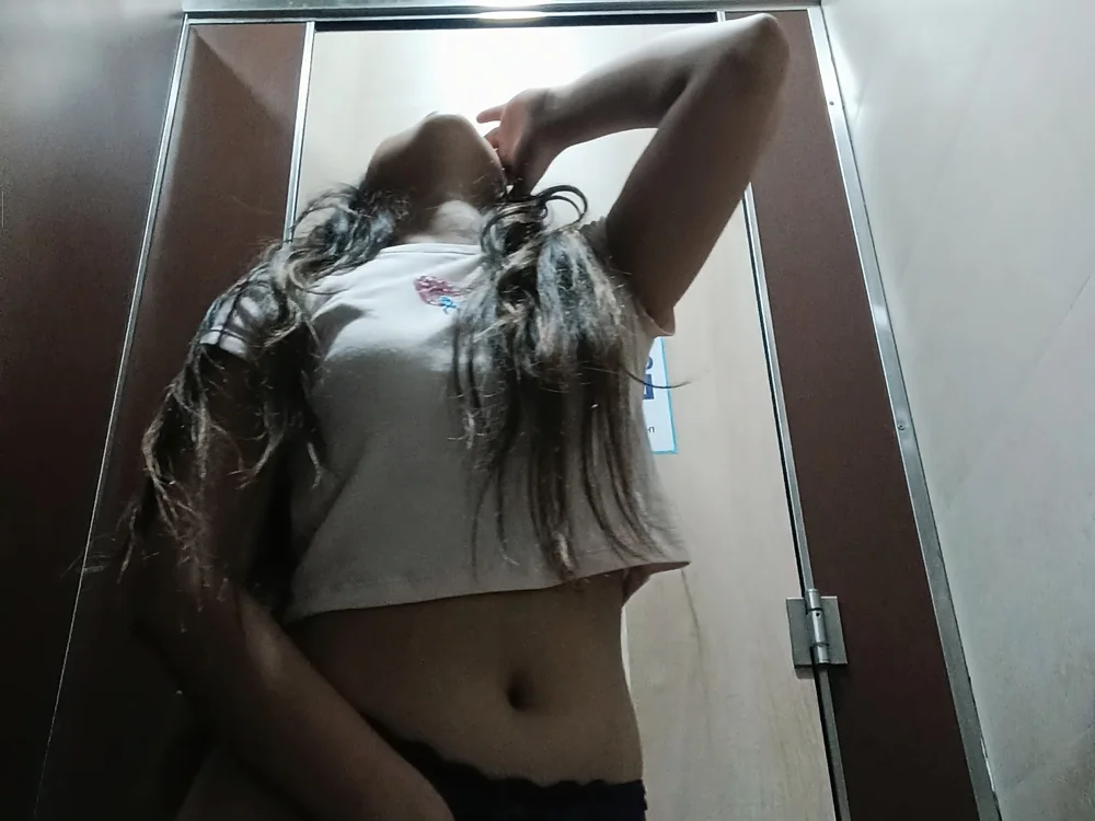 Offline XXX chat modela Demixoo