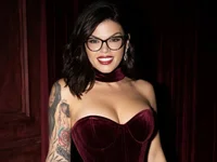 CarlaConnorTV's Offline Chat Room