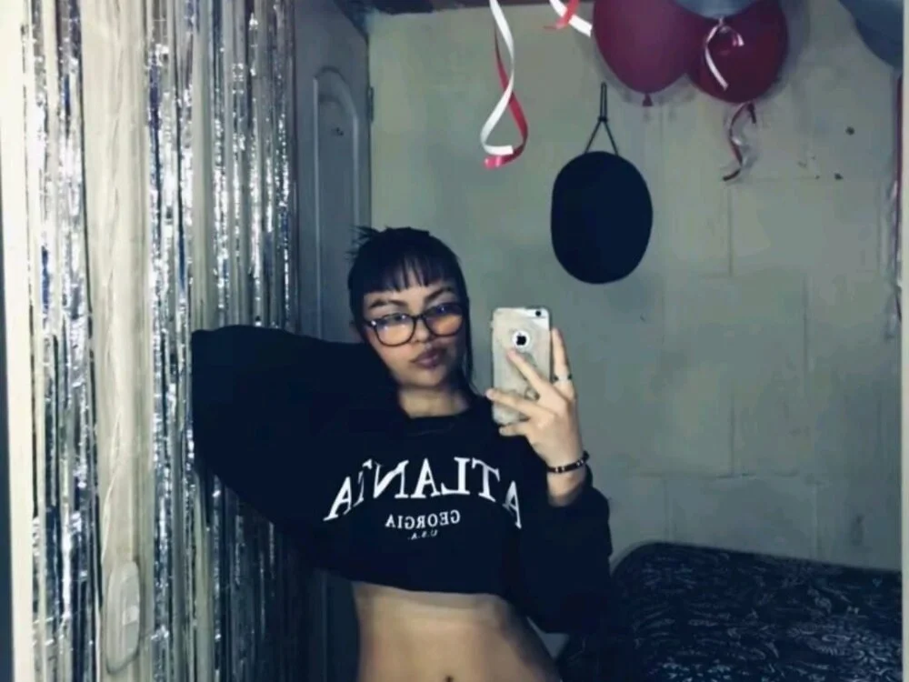 Atenea_Luxx 離線 XXX 聊天