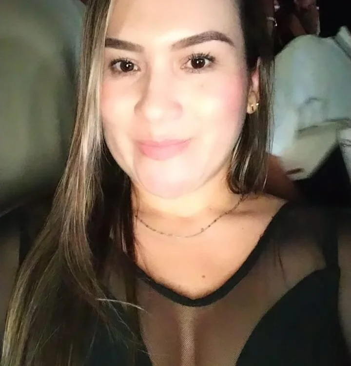 חדר צ'אט לא מקוון של LucyMoore_