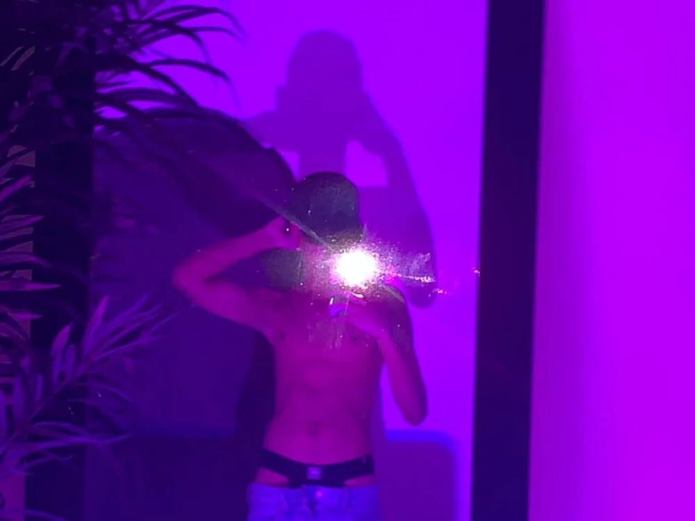 wes_gibbings: офлайн-секс-чат