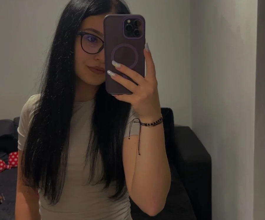 دردشة Nina_Blis الجنسية دون اتصال