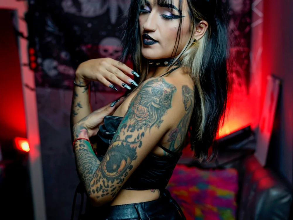 amelierouss Offline XXX Chat