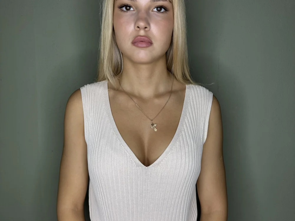 ErinnBuckalew offline chatrum