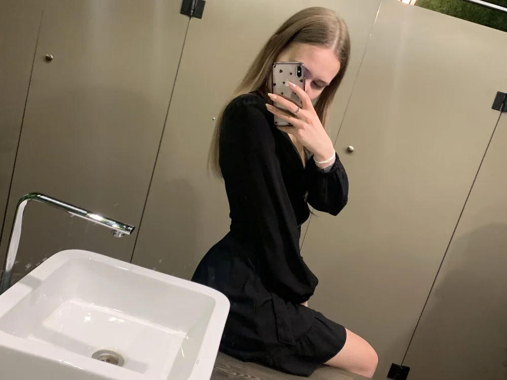 Erica_Creamy's Offline Chat Room