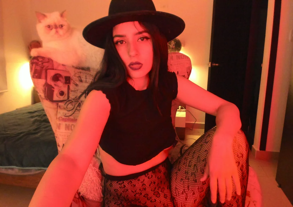 alicewillow1's Offline XXX Chat