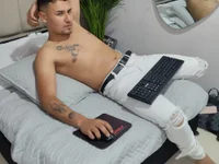 pipe_duque_'s Offline Chat Room