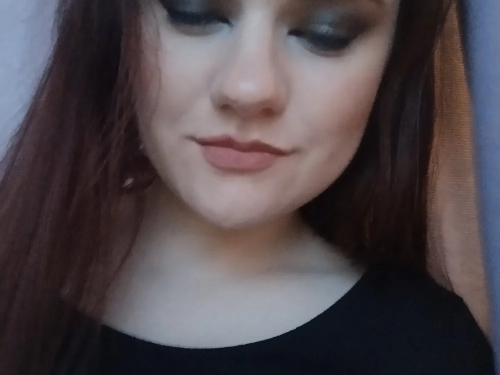 YrAlexxa's Offline Chat Room