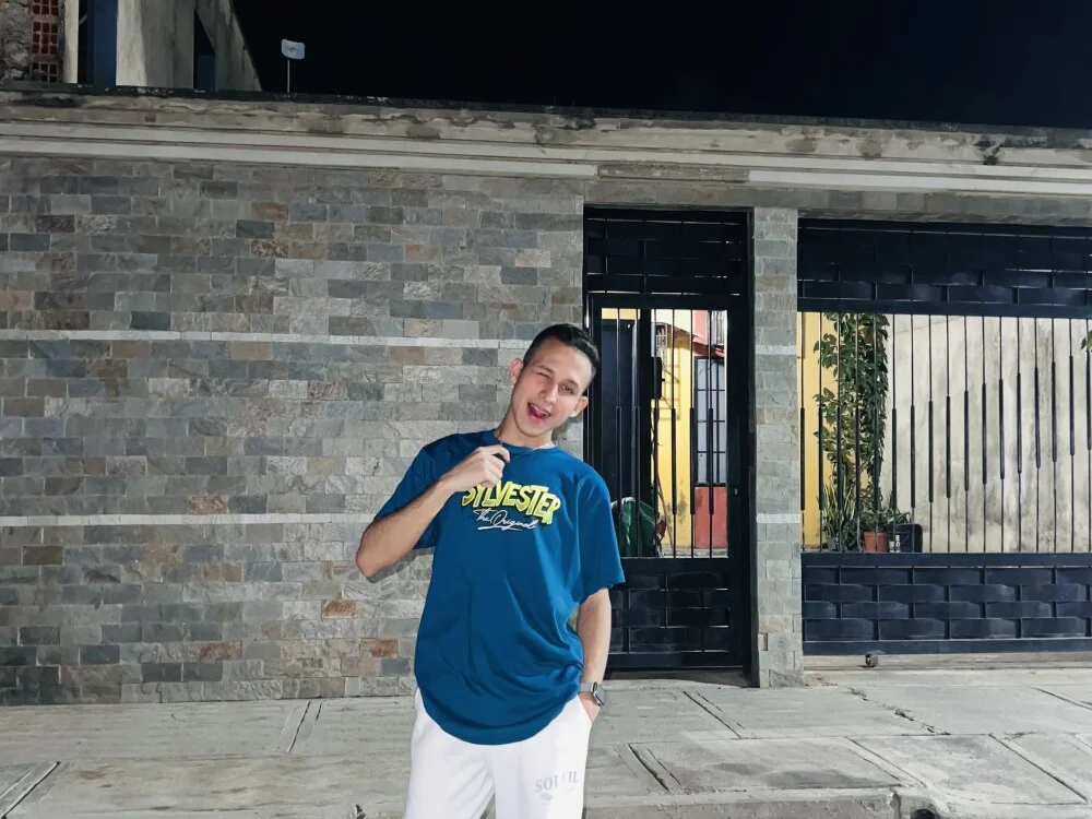 alejandro_turizoのオフラインXXXチャット