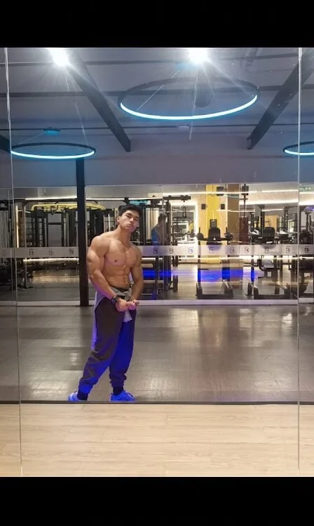 XXX chat uživo modela hat_guy01