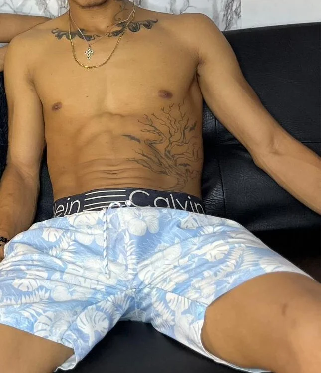 Latin_BigDick01's Offline XXX Chat