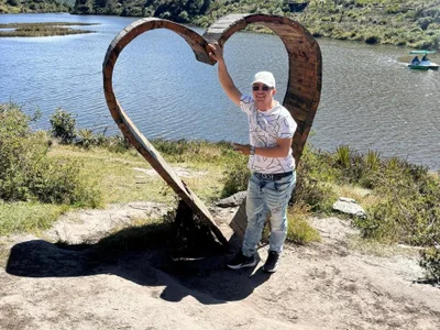 lomashermoso- profile