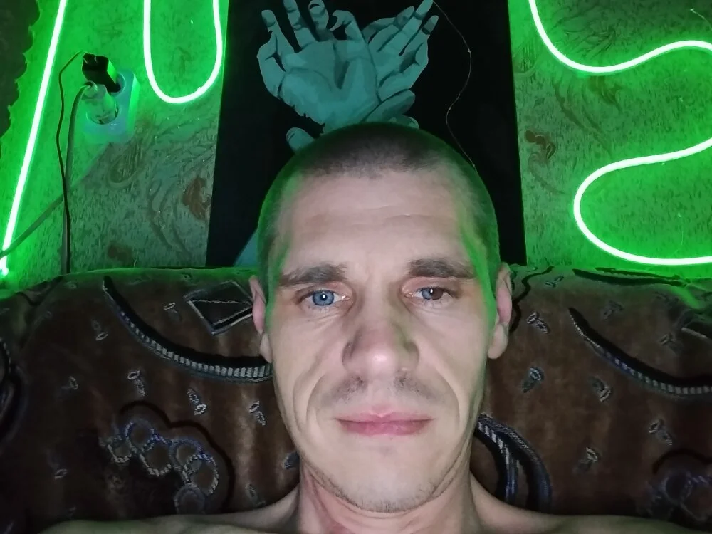 levchik211993's Offline XXX Chat