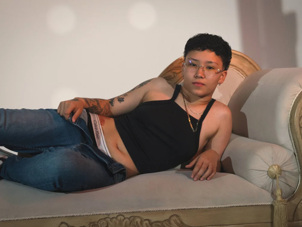 KoraMoon_'s Offline Chat Room